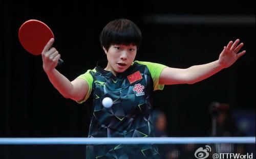 了两台赛车 了两台赛车